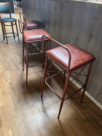 1430166-22 Stort restaurangmöblemang - soffor, stolar, bord