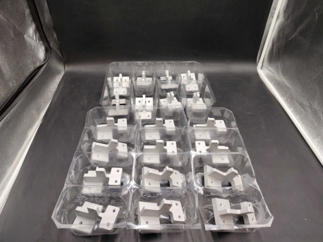 1430411-1 Strålkastarfäste, 20 st  för Cake Ösa