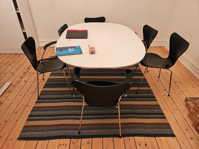 918961-1 Kontorsmöbler, Fritz Hansen bord & stolar, skrivare m.m.