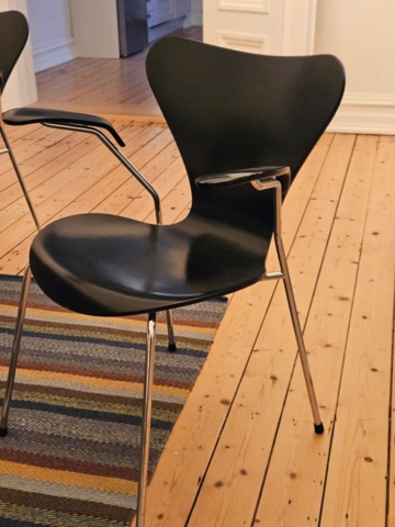 918961-14 Kontorsmöbler, Fritz Hansen bord & stolar, skrivare m.m.