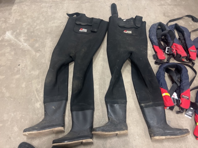 1420023-3 Personal protective equipment - waders, life jackets, fall protection, etc.