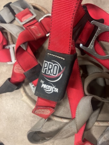 1420023-9 Personal protective equipment - waders, life jackets, fall protection, etc.