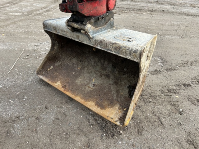 1378200-28 Bandgrävare med rototilt Takeuchi TB153FR -2009