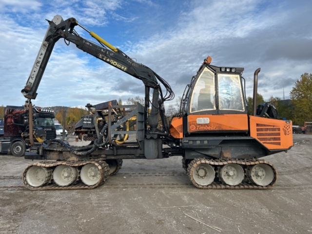 1378201-4 Kombimaskin skördare/skotare Timbear Lightlogg C