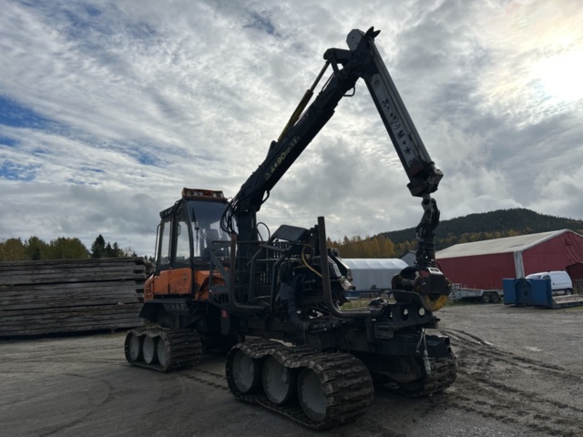 1378201-7 Kombimaskin skördare/skotare Timbear Lightlogg C