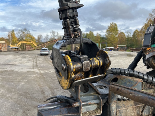 1378201-38 Kombimaskin skördare/skotare Timbear Lightlogg C