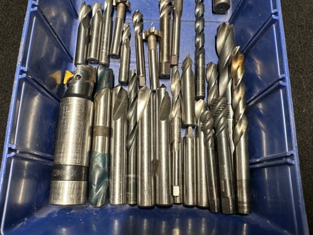 1399820-2 Borr och fräsar