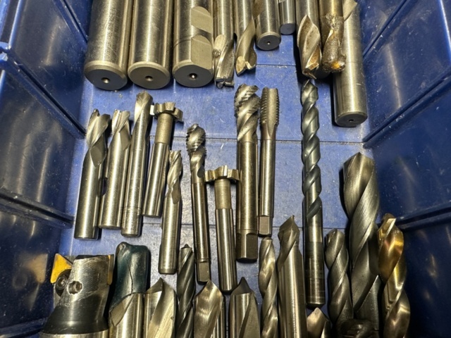 1399820-3 Borr och fräsar