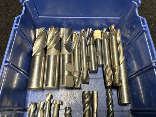 1399820-4 Borr och fräsar