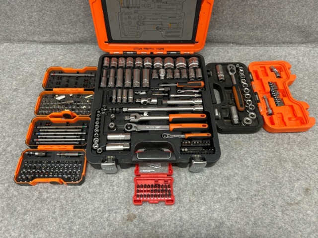 1368104-1 Hylsnyckelsats och bitsatser