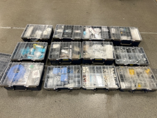 1368109-2 Sortimentlådor med innehåll, enligt bilder