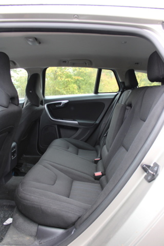 1430304-19 Volvo V60 D2 Powershift, 115hk, -2012