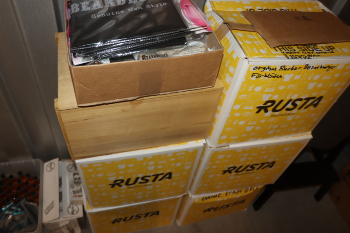 1430968-13 Varulager - Exklusiva hårvårdsprodukter för män