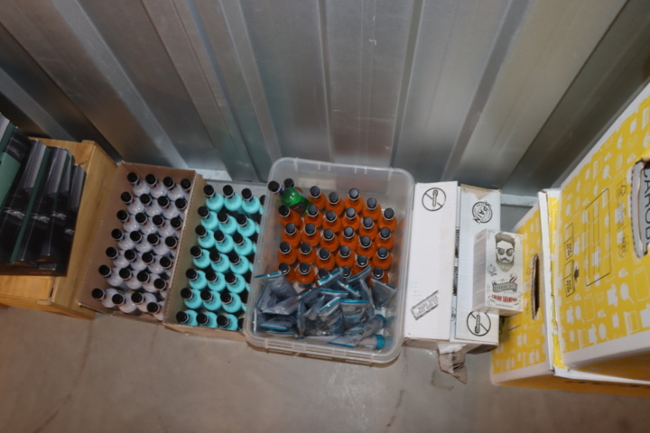 1430968-14 Varulager - Exklusiva hårvårdsprodukter för män