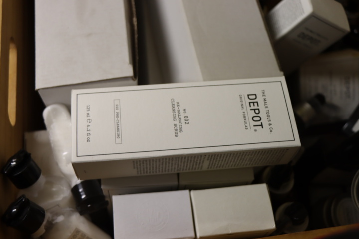 1430968-22 Varulager - Exklusiva hårvårdsprodukter för män