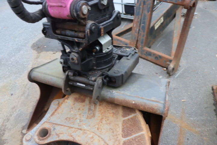 1431883-11 Excavator Volvo ECR35D 3.5 tons, 2 buckets