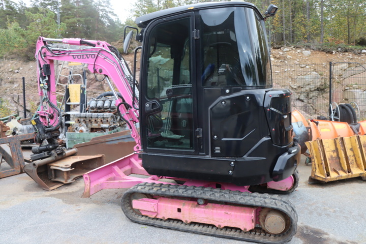 1431883-28 Excavator Volvo ECR35D 3.5 tons, 2 buckets