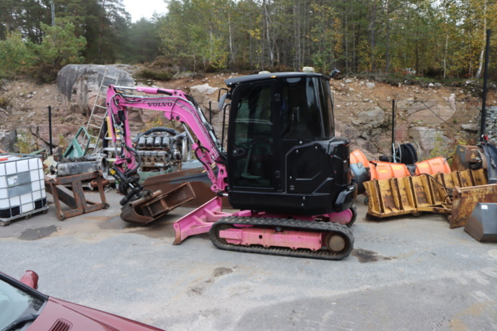 1431883-2 Excavator Volvo ECR35D 3.5 tons, 2 buckets