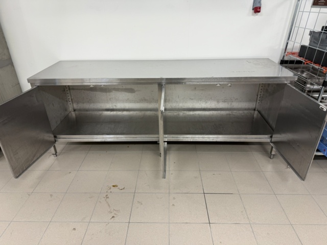 1176524-3 Workbench 285x70x90 cm with 3 doors. Shelves included