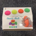 1431899-3 Pussel, slime-kit, stressbollar m.m.