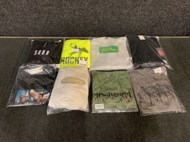 1421311-1 8 st klädesplagg, Strl M