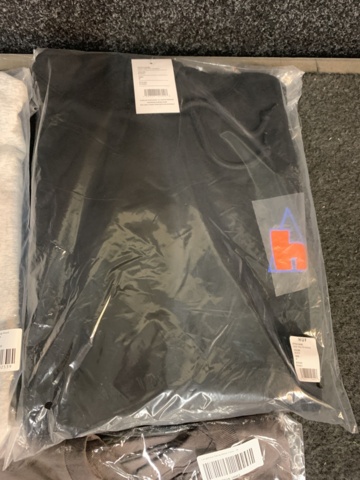 1421311-5 8 st klädesplagg, Strl M