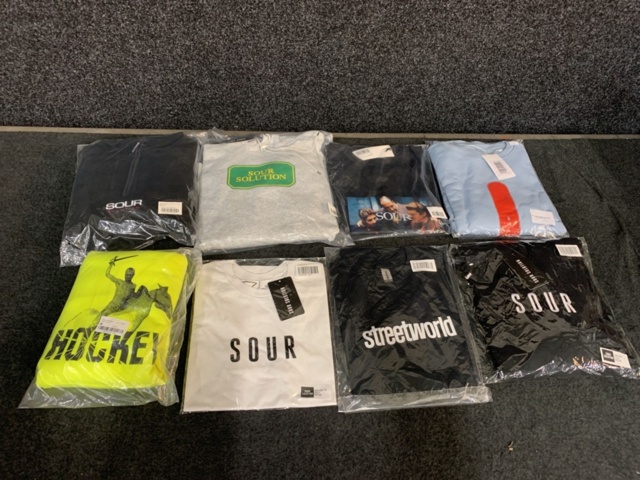 1421312-1 8 st klädesplagg, Strl M