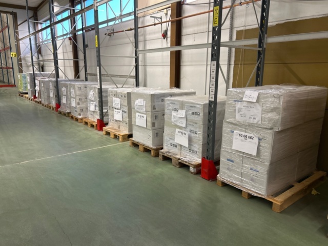 1368033-1 Stort parti med laboratorietillbehör och utrustning - ca 700 000 artiklar