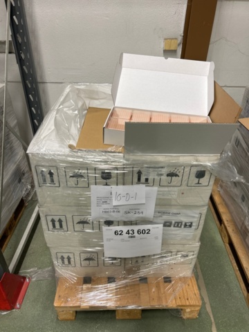 1368033-11 Stort parti med laboratorietillbehör och utrustning - ca 700 000 artiklar