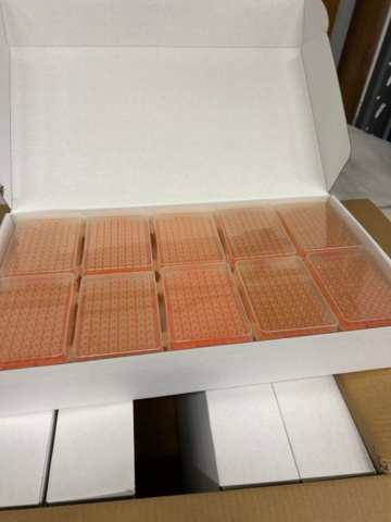 1368033-38 Stort parti med laboratorietillbehör och utrustning - ca 700 000 artiklar