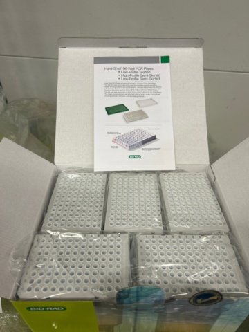 1368033-41 Stort parti med laboratorietillbehör och utrustning - ca 700 000 artiklar