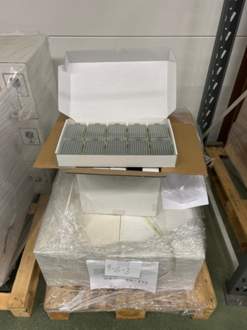 1368033-52 Stort parti med laboratorietillbehör och utrustning - ca 700 000 artiklar