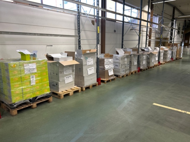 1368033-64 Stort parti med laboratorietillbehör och utrustning - ca 700 000 artiklar