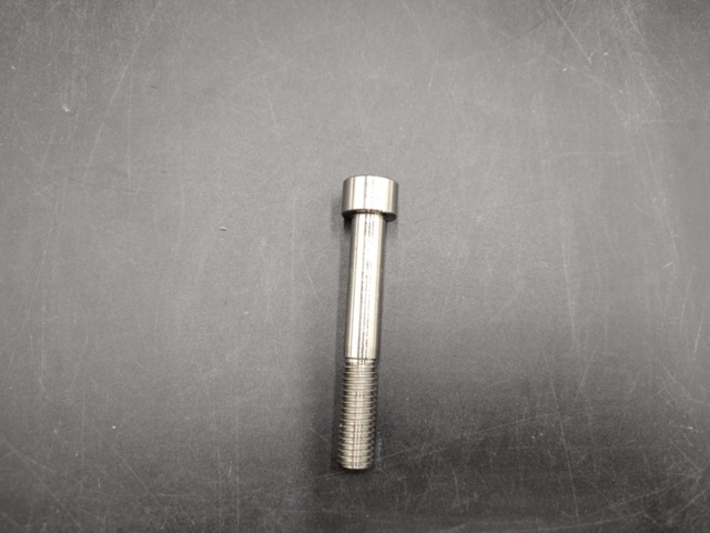 1432135-1 Stötdämparbult, 100 st, M8x55 – för Cake modeller