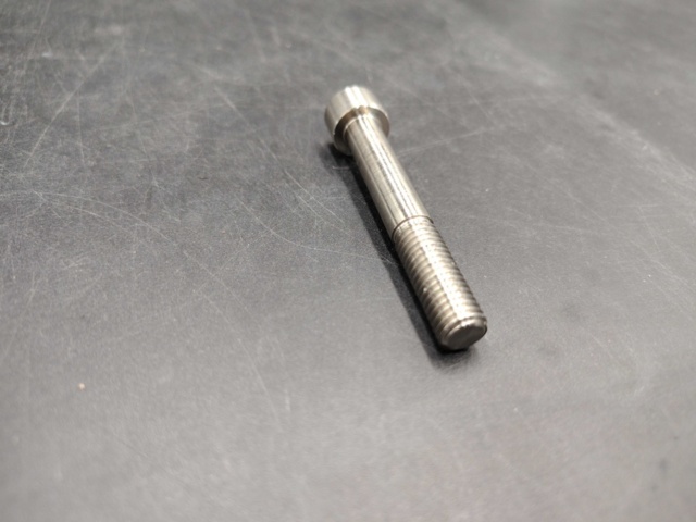 1432135-2 Stötdämparbult, 100 st, M8x55 – för Cake modeller