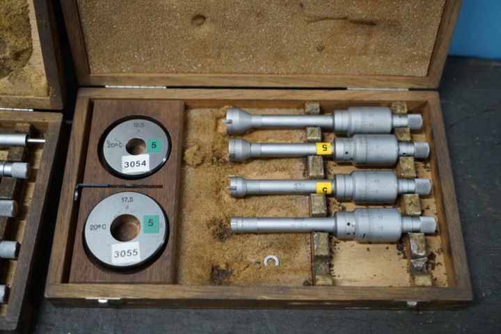 1404073-2 Inside micrometers in wooden boxes – Helios & Etalon