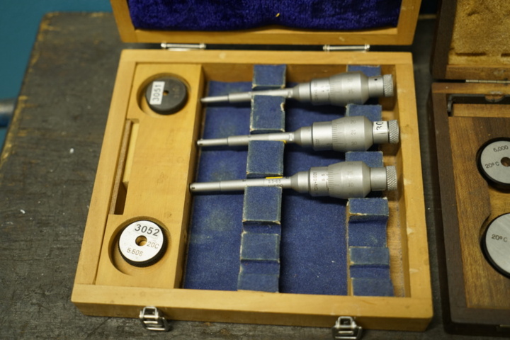 1404073-4 Inside micrometers in wooden boxes – Helios & Etalon
