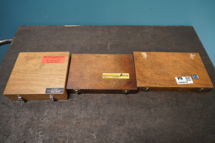 1404073-5 Inside micrometers in wooden boxes – Helios & Etalon