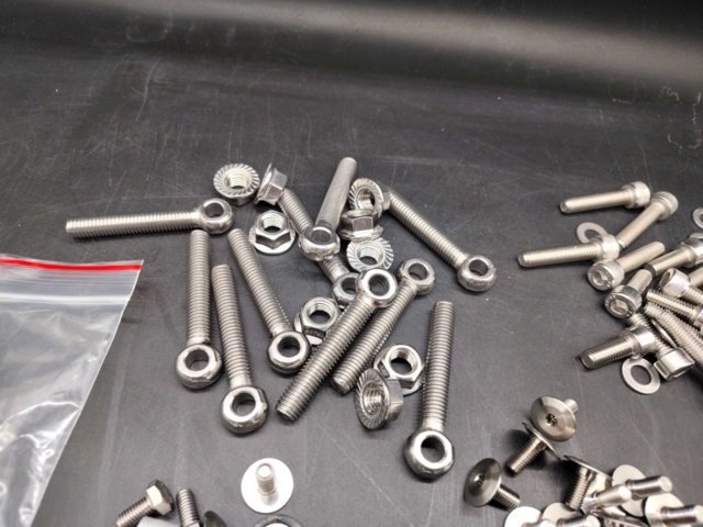 1431819-5 Skruv och tillbehör för Cake modeller