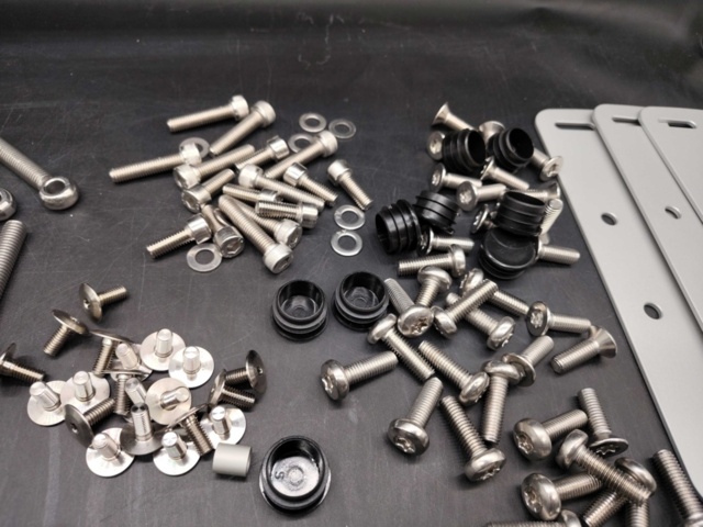 1431819-6 Skruv och tillbehör för Cake modeller