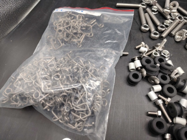 1431819-8 Skruv och tillbehör för Cake modeller