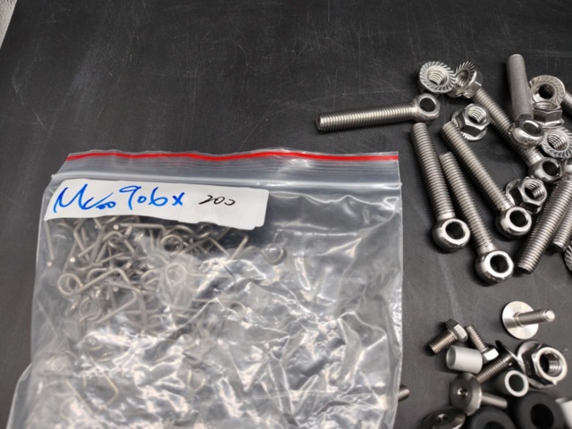 1431819-9 Skruv och tillbehör för Cake modeller