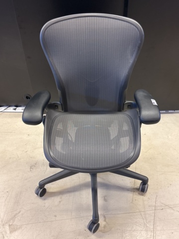 1409260-2 Office chair with armrests - Herman Miller