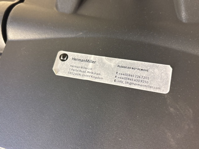 1409260-8 Office chair with armrests - Herman Miller