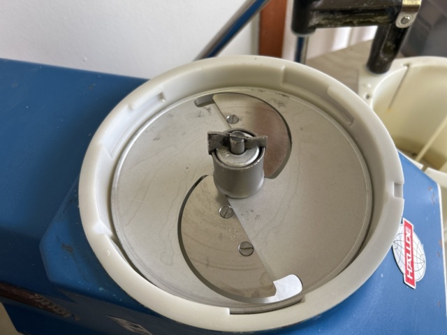 1378225-2 Vegetable cutter Poured RG-7