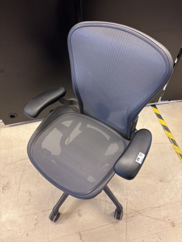 1409265-5 Office chair with armrests - Herman Miller