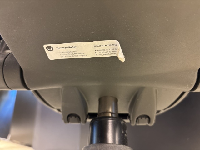 1409265-7 Office chair with armrests - Herman Miller