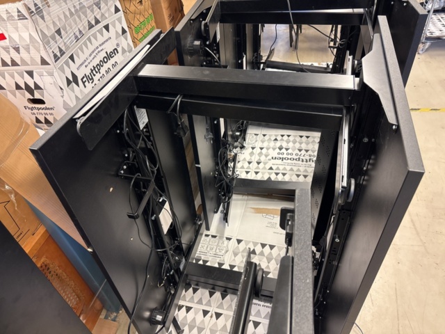 1409272-5 Parti med elektriska skrivbord och kontorsstolar -10 arbetsplatser - Herman Miller & Rol Ergo