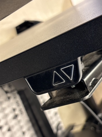 1409272-10 Parti med elektriska skrivbord och kontorsstolar -10 arbetsplatser - Herman Miller & Rol Ergo