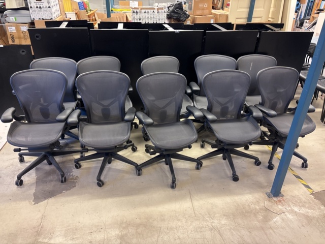 1409272-16 Parti med elektriska skrivbord och kontorsstolar -10 arbetsplatser - Herman Miller & Rol Ergo